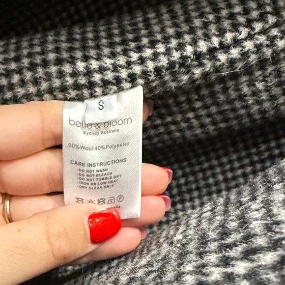 Elegant Black and White Houndstooth Hooded Coat - Picture 3 of 9